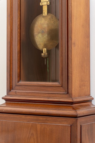 Régulateur de parquet attribué à Schwerdfeger - Horology Style Louis XVI