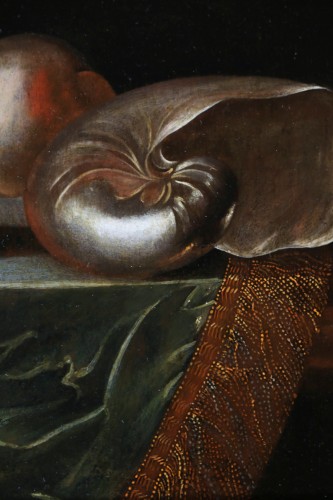 Nautile nacré et pêches sur un entablement, attribué à Sebastian Stoskopff (1597;1657) - Galerie PhC