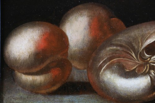 Louis XIII - Nautile nacré et pêches sur un entablement, attribué à Sebastian Stoskopff (1597;1657)