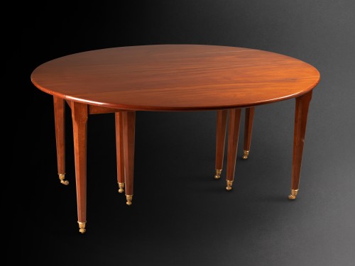 A Louis XVI solid mahogany extending dining table - Furniture Style Louis XVI