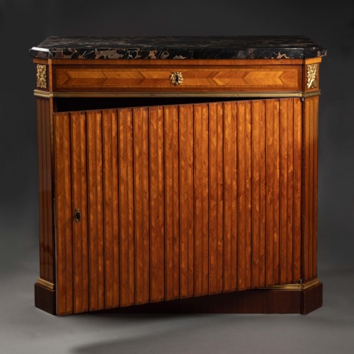 Antiquités - A Louis XVI meuble à hauteur d&#039;appui signed J.F.LELEU