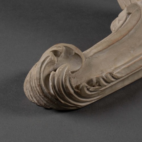 Antiquités - Suite de quatre tabourets en X, dits ployants, en bois sculpté et laqué
