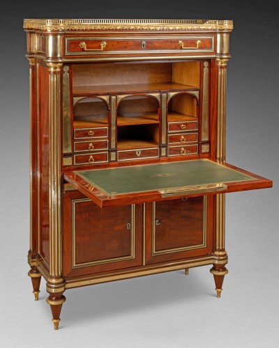 Louis XVI - A Louis XVI secretaire à abbattant attributed to Molitor