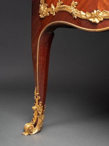 Louis XV - A Louis XV ormolu mounted bois de bout marquetry commode