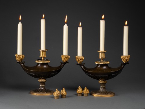 Lighting  - A pair of Regency oil lamp form candlesticks - Gilded and patinated bronze