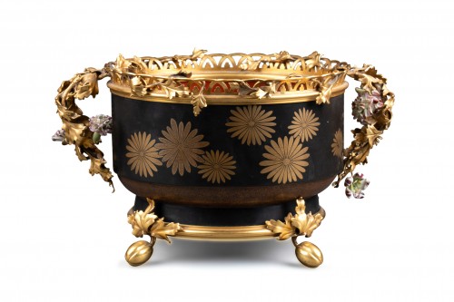 A japanese ormolu mounted Edo black and gold lacquer bowl