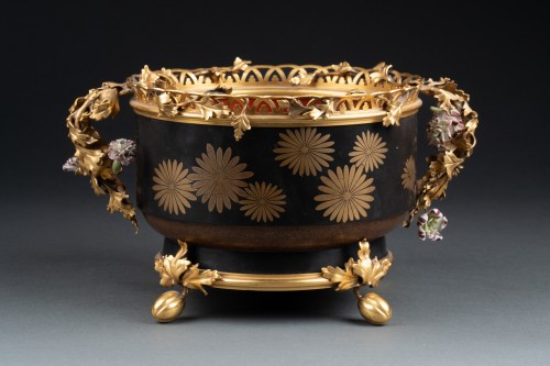 A japanese ormolu mounted Edo black and gold lacquer bowl - 