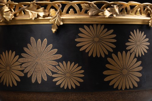 Antiquités - Bol monté en laque du Japon noir et or d'époque Edo