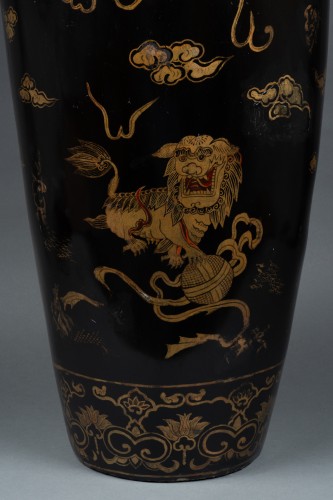 Antiquités - A tall export papier mache vase. China, Qing dynasty 19th century