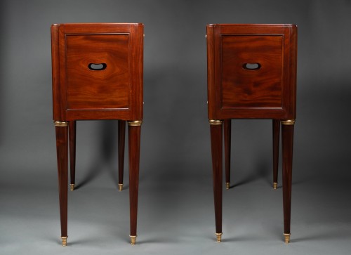 Antiquités - A pair of mahogany side table