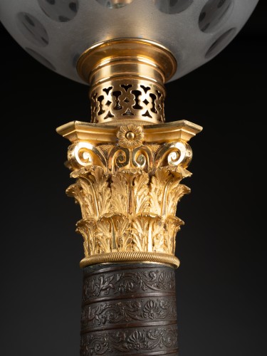Antiquités - Paire de lampes Carcel en bronze en forme de colonnes trajannes