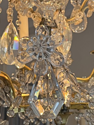 Luminaires Lustre - Lustre à six lumières en bronze doré avec pampilles et couronnes en cristal
