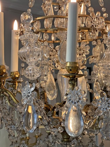 XIXe siècle - Lustre à six lumières en bronze doré avec pampilles et couronnes en cristal