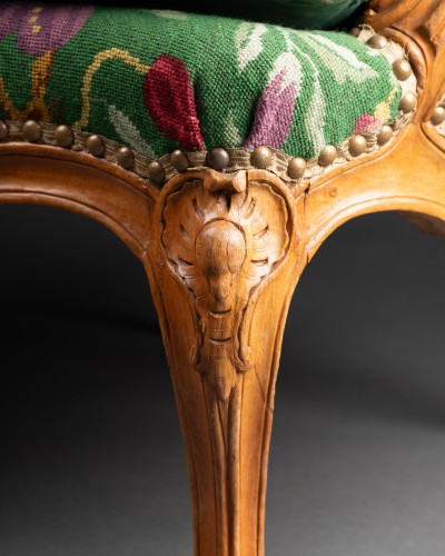 Antiquités - Bergère en cabriolet d'époque Louis XV estampillée Barthélemy-Jean Pinson 