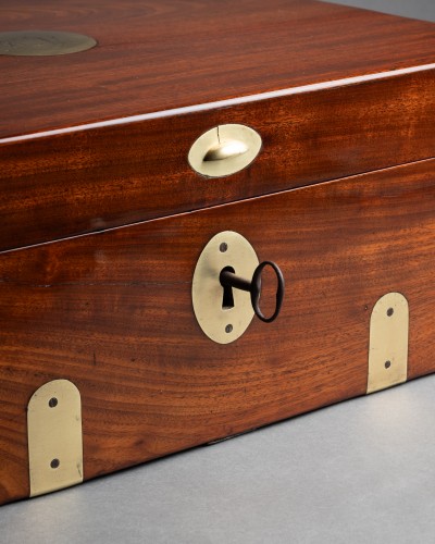Louis XVI - A Louis XVI mahogany travel chest with the arms of the marquises de Sigy
