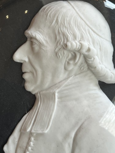 Biscuit en porcelaine au profil de Charles Montault Desilles évêque d'Angers - Céramiques, Porcelaines Style 