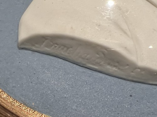 Médaillon en biscuit de Sèvres au profil du baron Dubois (Medecin) - Céramiques, Porcelaines Style Restauration - Charles X