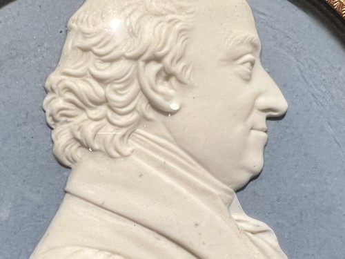Céramiques, Porcelaines  - Médaillon en biscuit de Sèvres au profil du baron Dubois (Medecin)