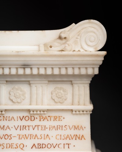 Souvenir du Grand Tour - Maquette en marbre du sarcophage de SCIPION BARBATUS - Sculpture Style 