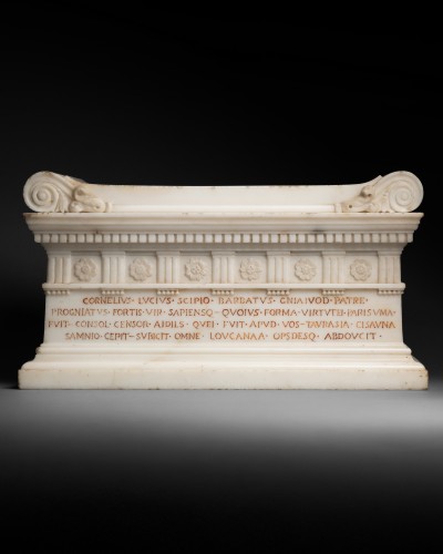 XIXe siècle - Souvenir du Grand Tour - Maquette en marbre du sarcophage de SCIPION BARBATUS