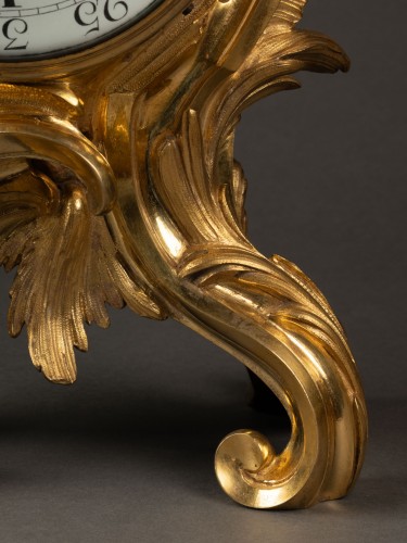 Antiquités - A Louis XV gilt-bronze mantel clock by Gudin l'aîné