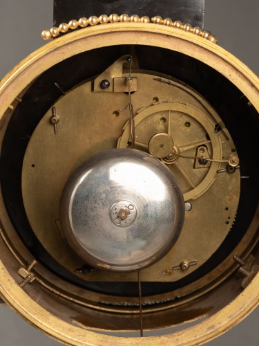 XVIIIe siècle - Grande pendule portique aux obelisques par Breant et Coteau. Epoque Louis XVI