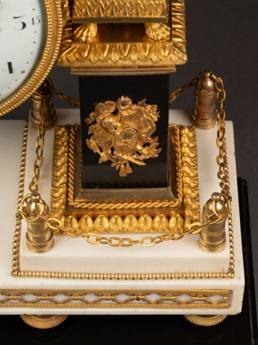 Grande pendule portique aux obelisques par Breant et Coteau. Epoque Louis XVI - Louis XVI