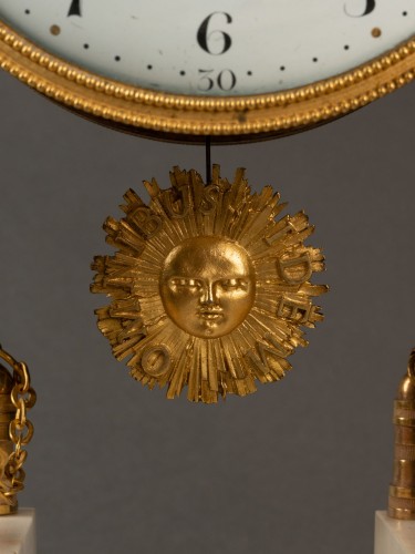 Antiquités - Grande pendule portique aux obelisques par Breant et Coteau. Epoque Louis XVI