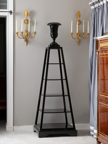 PAIR OF PYRAMID-SHAPED WHATNOTS (OPEN BOOKCASES) - Furniture Style 