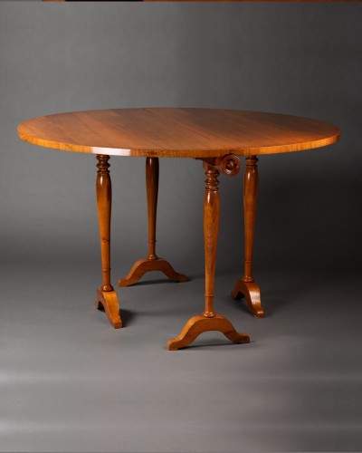 Antiquités - An early 19th century Biedermeier cherrywood Gateleg Table by 1820