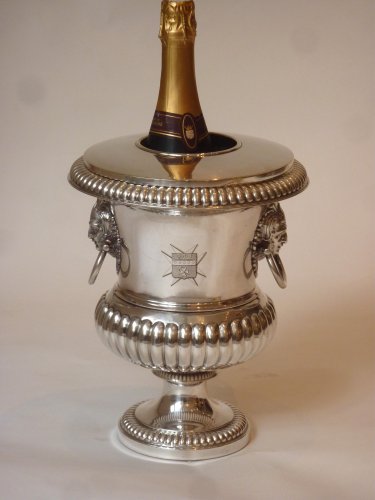 A pair of silver-plate urn-form wine coolers circa 1830 - Louis-Philippe