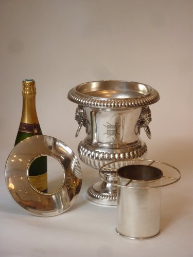 Louis-Philippe - A pair of silver-plate urn-form wine coolers circa 1830