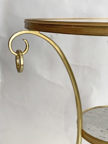 Guéridon néoclassique en bronze doré à deux plateaux de marbre blanc - Mobilier Style 