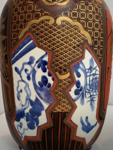 Asian Works of Art  - A pair of Arita lacquered porcelain vases. Japan Meiji period