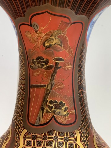 Antiquités - Paire de vases en porcelaine d'Arita laquée. Japon époque Meiji