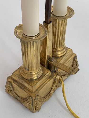 Antiquités - A set of two Louis XVI gilt bronze bouillotte lamps, late 18th century