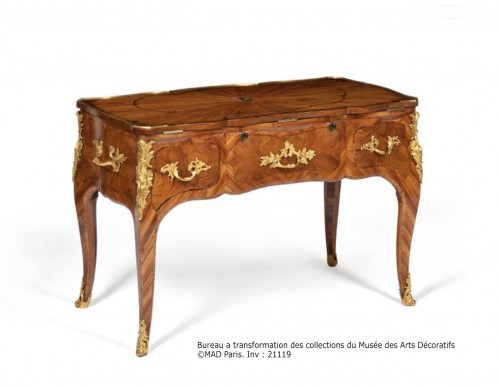 A Louis XV ormolu-mounted tulipwood and amaranth desk - Louis XV
