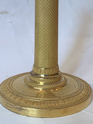 Luminaires Bougeoirs et Chandeliers - Paire de flambeaux colonnes en bronze doré d'époque Empire, montés en lampes