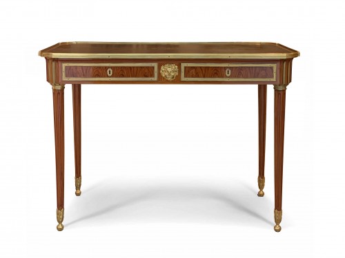 XIXe siècle - Table à écrire en bois de satiné par l'Escalier de Cristal