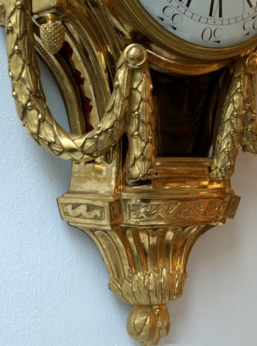 Louis XVI - Le Roy - Foullet - Cartel à guirlandes et vase goût grec en bronze doré vers 1770