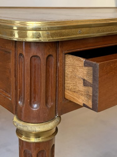 18th century - A Louis XVI mahogany bureau plat signed E.AVRIL. Paris by 1780