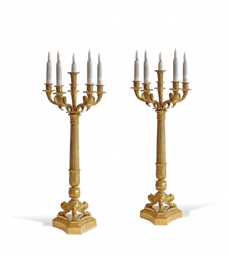 Luminaires Bougeoirs et Chandeliers - Paire de candélabres en bronze doré d'époque Restauration