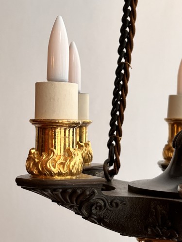 XIXe siècle - Petit lustre à six lumières en bronze d'époque Restauration