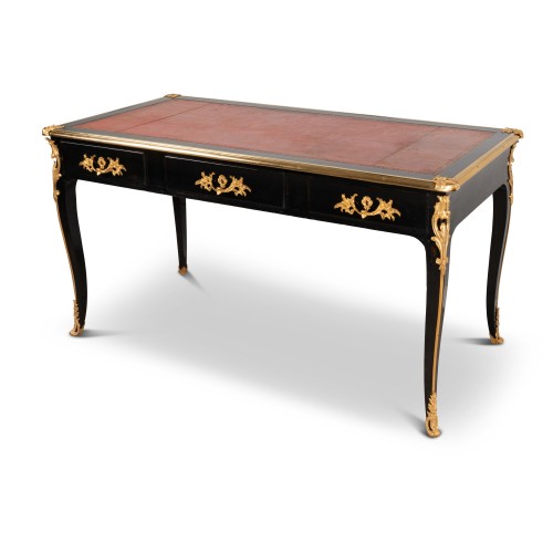 Bureau plat en bois noirci d'époque Louis XV estampillé G.CORDIÉ - Mobilier Style Louis XV