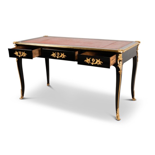 Mobilier Bureau et Secrétaire - Bureau plat en bois noirci d'époque Louis XV estampillé G.CORDIÉ