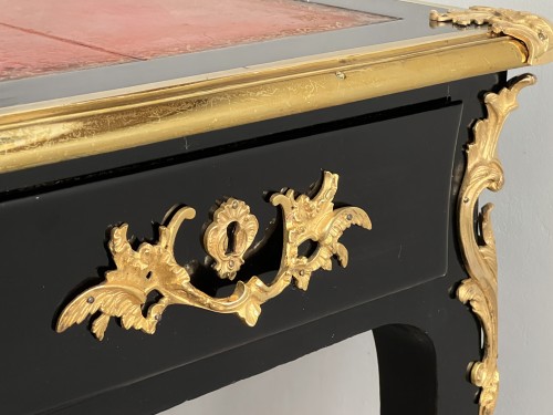 Bureau plat en bois noirci d'époque Louis XV estampillé G.CORDIÉ - Louis XV