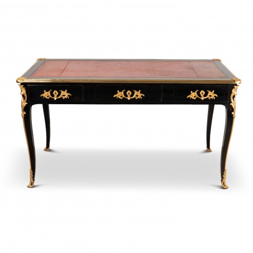 Antiquités - Bureau plat en bois noirci d'époque Louis XV estampillé G.CORDIÉ