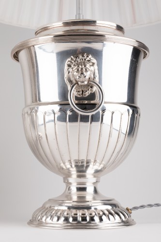 Paire de lampes en métal argenté en forme de vases Médicis (N°2) - Luminaires Style 