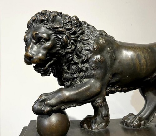 Pair of patinated bronze lions - Italy 1800 - 