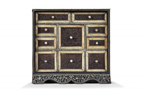 Indo-English Cabinet 18th century - Objects of Vertu Style 
